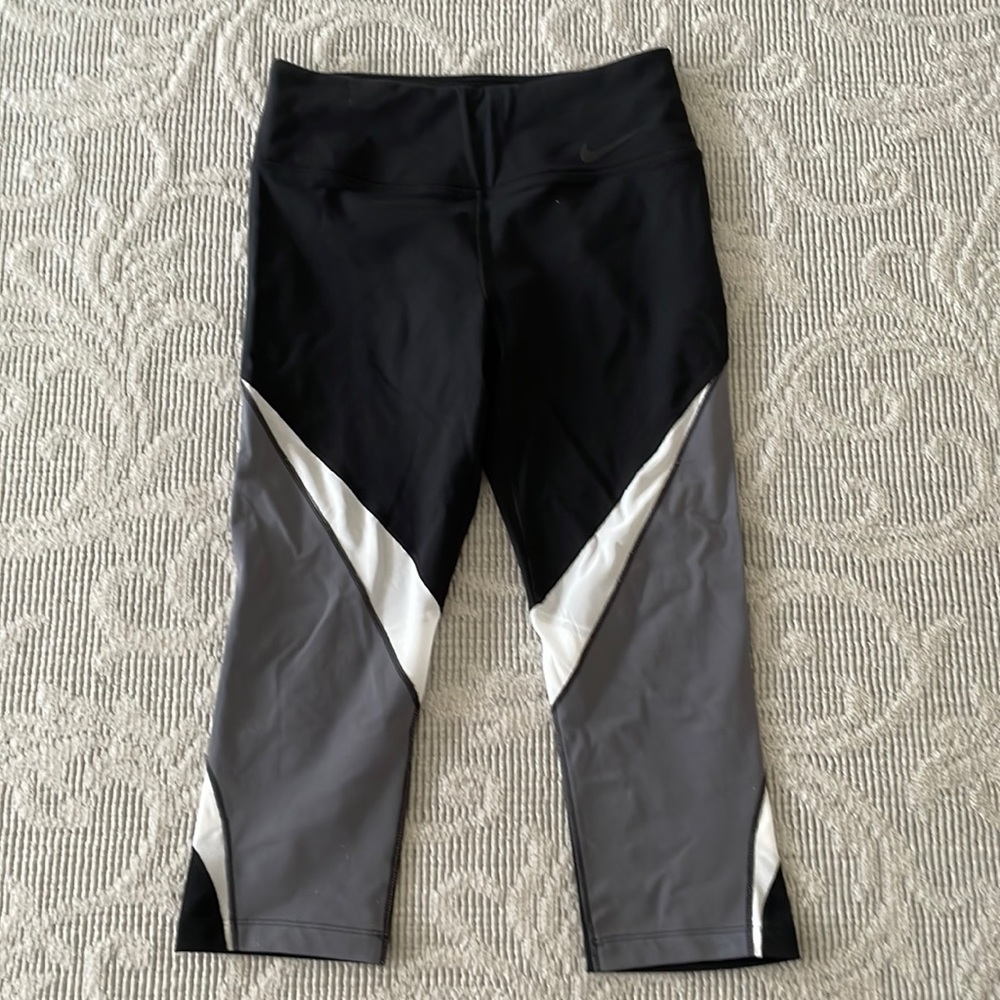Nike Dri-fit crop leggings like new black and grey size M